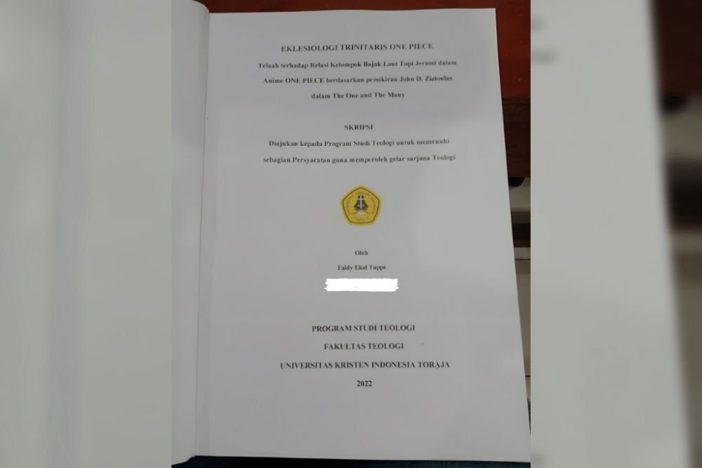 Cover skripsi Faldy Ekal Tappe, mahasiswa UKI Toraja, yang mengangkat topik serial manga One Piece. (Dok. Istimewa)