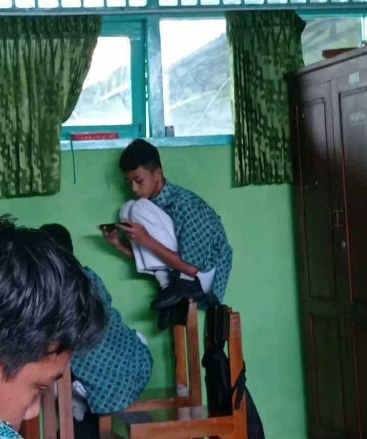 hal tak terduga di dalam kelas (facebook.com/Sisi G O B L O K Manusia)