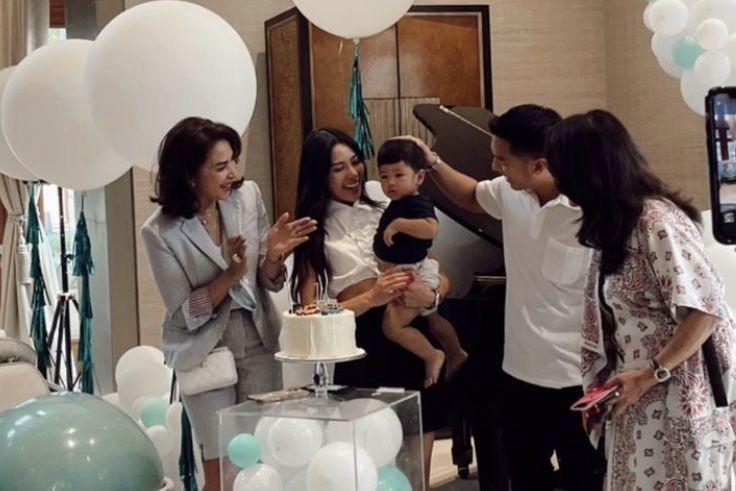 10 Potret Ulang Tahun Pertama Putra Vannya Istarinda dan Arya Bakrie