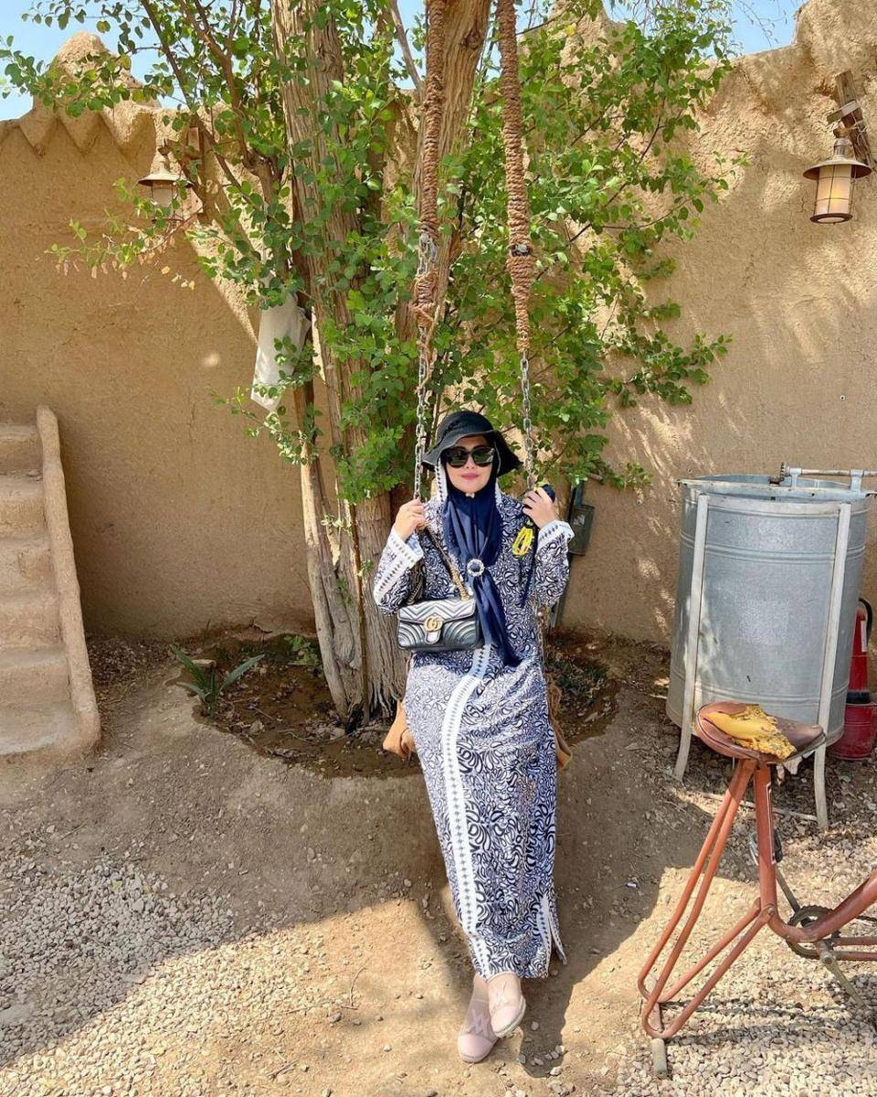 Juliana Moechtar dan suami di Museum Alamoudi Makkah (Instagram.com/julianamoechtar/)