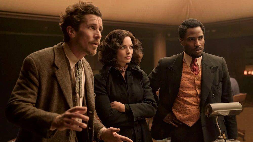 Christian Bale, Margot Robbie, dan John David Washington dalam film Amsterdam. (dok. 20th Century Studios/Amsterdam)