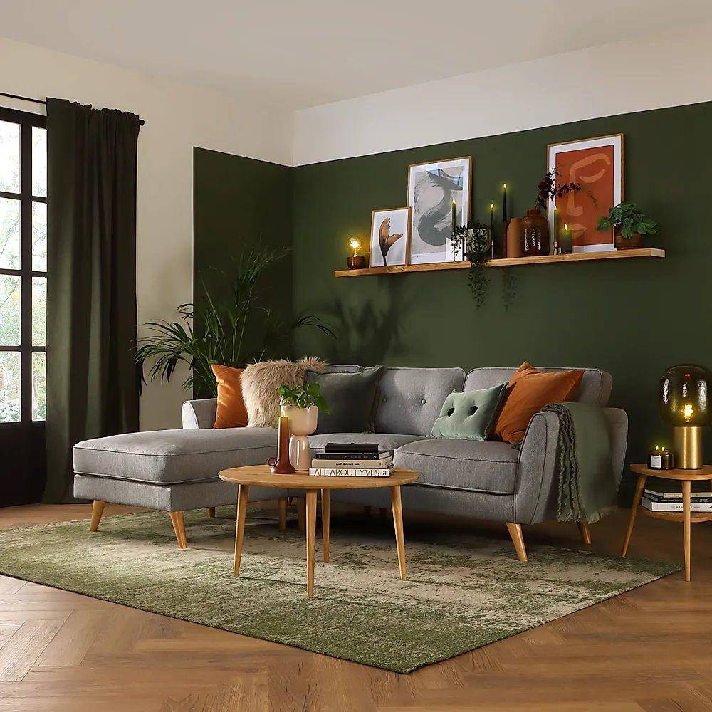 inspirasi dekorasi bantal di sofa abu-abu (furniturechoice.co.uk)