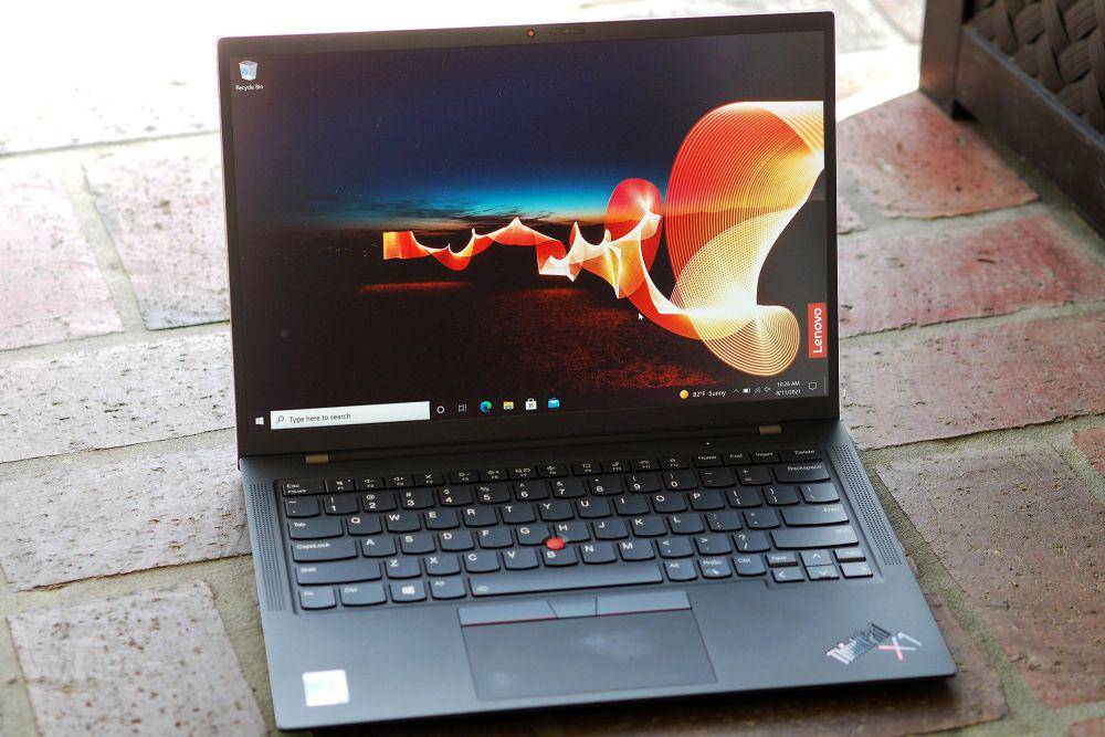 potret Lenovo ThinkPad X1 Carbon Gen 9 (digitaltrends.com)