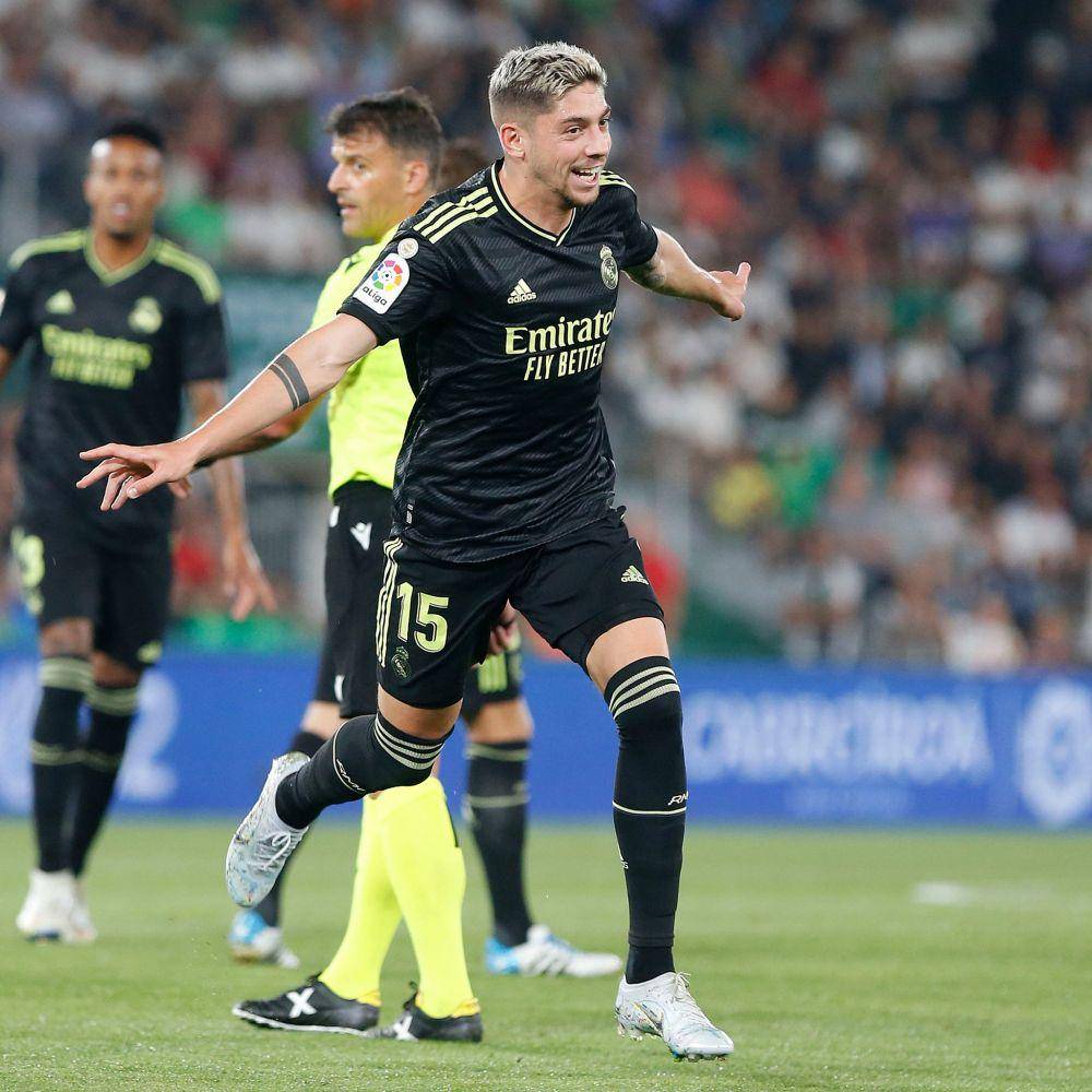 Federico Valverde cetak 1 gol untuk Real Madrid dalam kemenangan 0-3 melawan Elche CF di LaLiga 2022/2023 pada 19 Oktober 2022. (twitter.com/LaLiga)