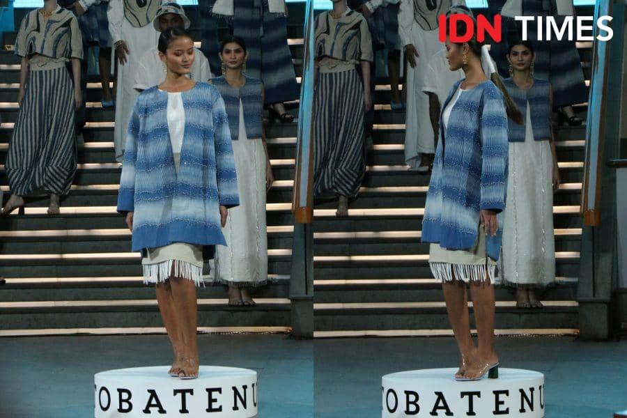 Koleksi busana Toba Tenun. (IDNTimes/Mohamad Aziz Budiman)