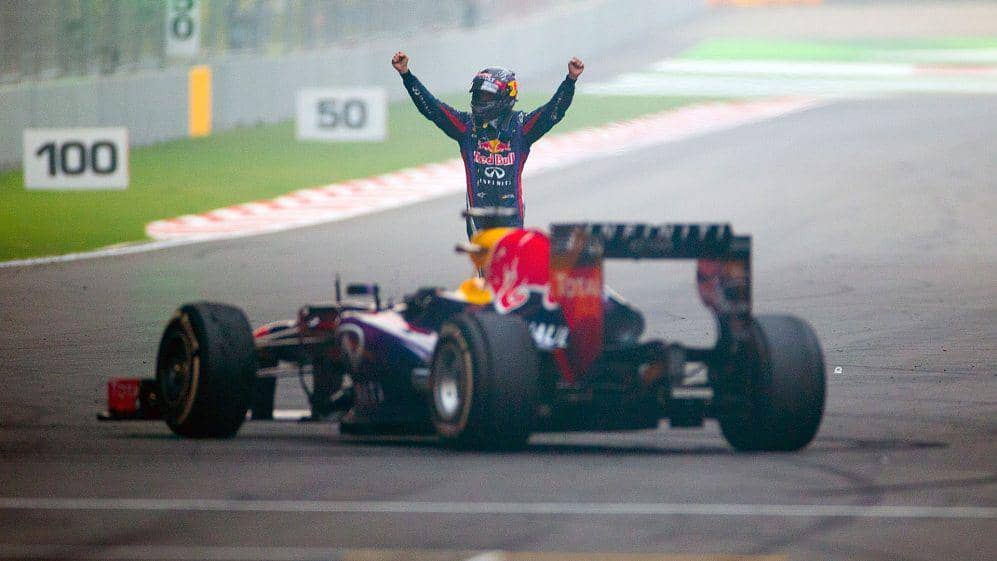 Red Bull meraih gelar juara dunia konstruktor dari musim 2010--2013. (formula1.com)