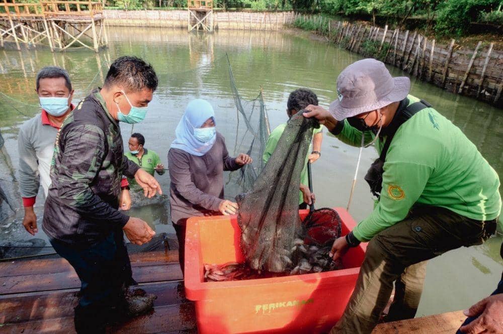 Kota Surabaya berhasil meraih penghargaan Peduli Ketahanan Pangan 2022 dalam kategori Bidang Pemanfaatan Ruang Terbuka Hijau (RTH) dari Pemerintah Provinsi Jawa Timur (Jatim). (Dok. Pemkot Surabaya)