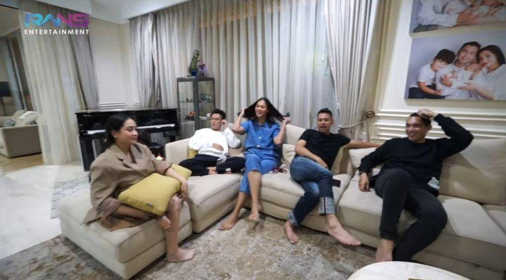 Baim Wong minta nasihat Raffi Ahmad. (dok. youtube.com/Rans Entertainment)