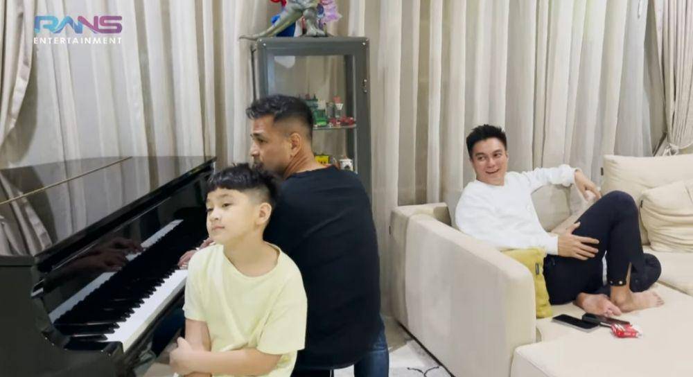 Baim Wong minta nasihat Raffi Ahmad. (dok. youtube.com/Rans Entertainment)