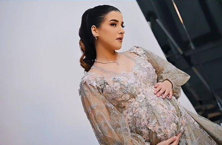 maternity shoot Tasya Farasya (instagram.com/riomotret)
