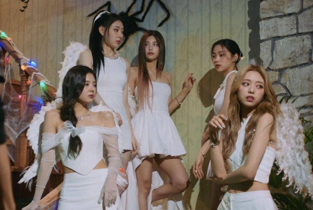 itzy bak malaikat (twitter.com/sourcyruss)