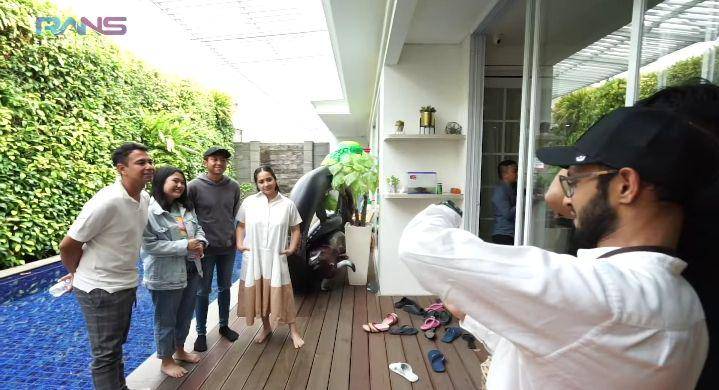 potret Raffi Ahmad dan Nagita Slavina undang fans ke Andara (youtube.com/Rans Entertainment)