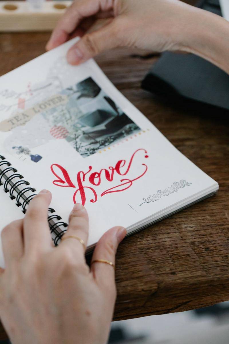 inspirasi scrapbook estetik (pexels.com/Katya Wolf)