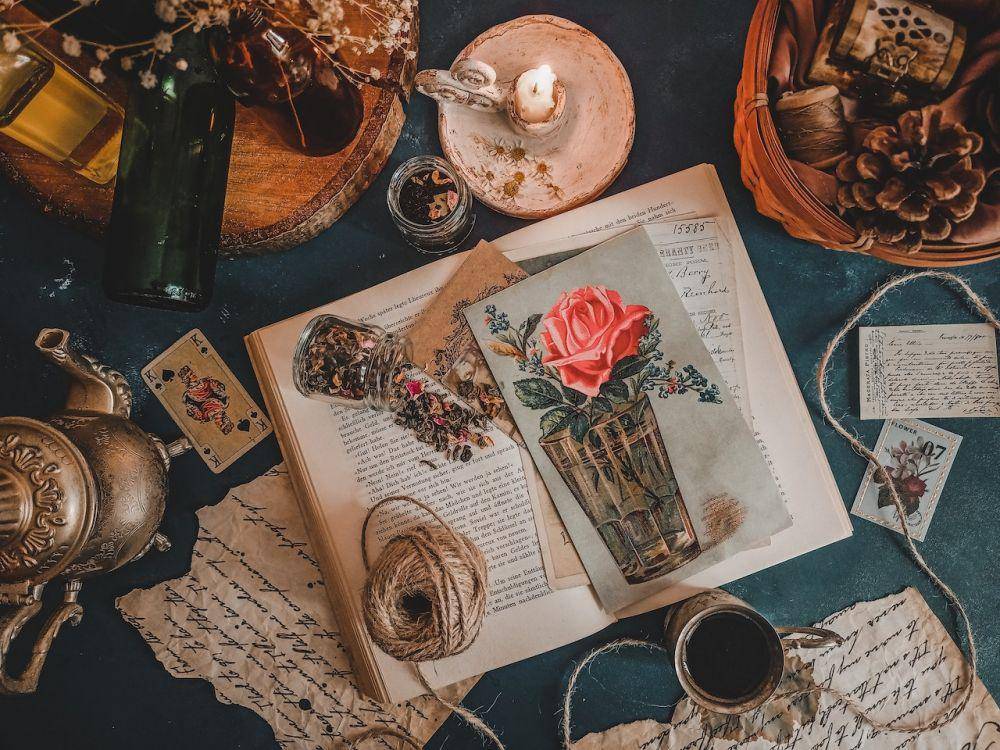 inspirasi scrapbook estetik (pexels.com/moldy vintages)
