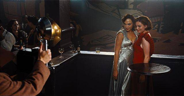 Gal Gadot dan Emma Mackey dalam film Death on the Nile. (dok. 20th Century Studios/Death on the Nile)