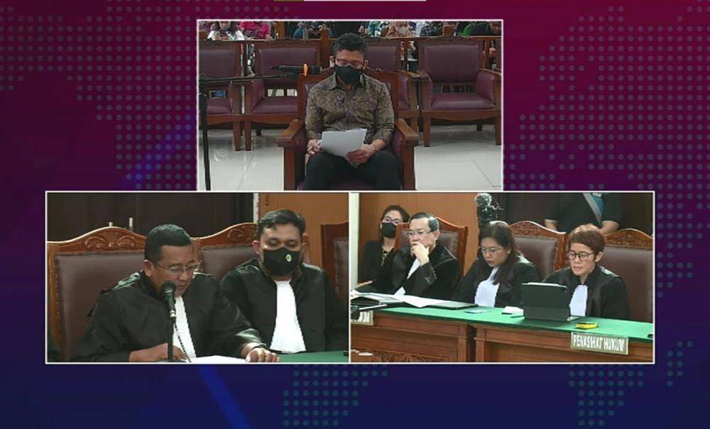 Terdakwa pembunuhan berencana Brigadir J, Ferdy Sambo masuk ke ruang sidang di PN Jaksel, Kamis (20/10/2022). (youtube.com/KOMPAS TV)