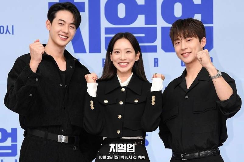 Kim Hyun Jin, Han Ji Hyun dan Bae In Hyuk di conference press drama Cheer Up (instagram.com/sbsdrama.official)