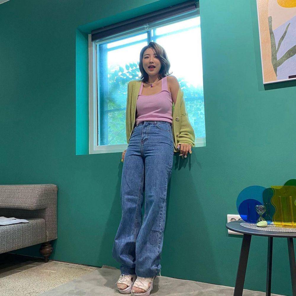 Korean style ala Han Yoo Ra (instagram.com/big_miss_han)