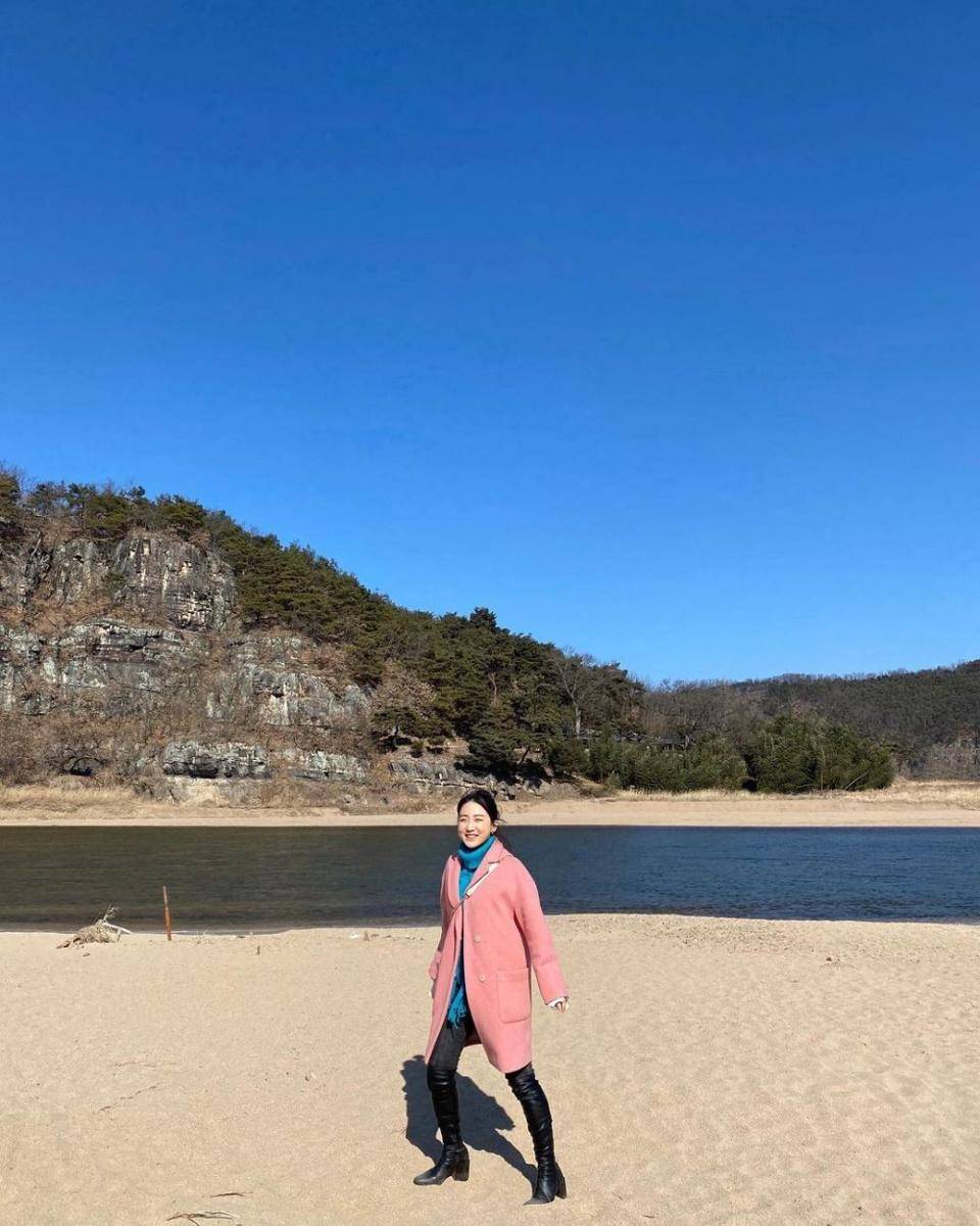 Korean style ala Han Yoo Ra (instagram.com/big_miss_han)