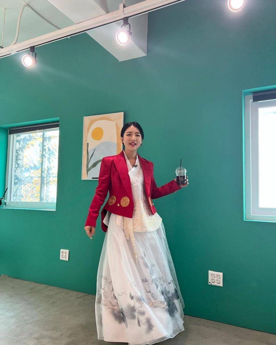 Korean style ala Han Yoo Ra (instagram.com/big_miss_han)