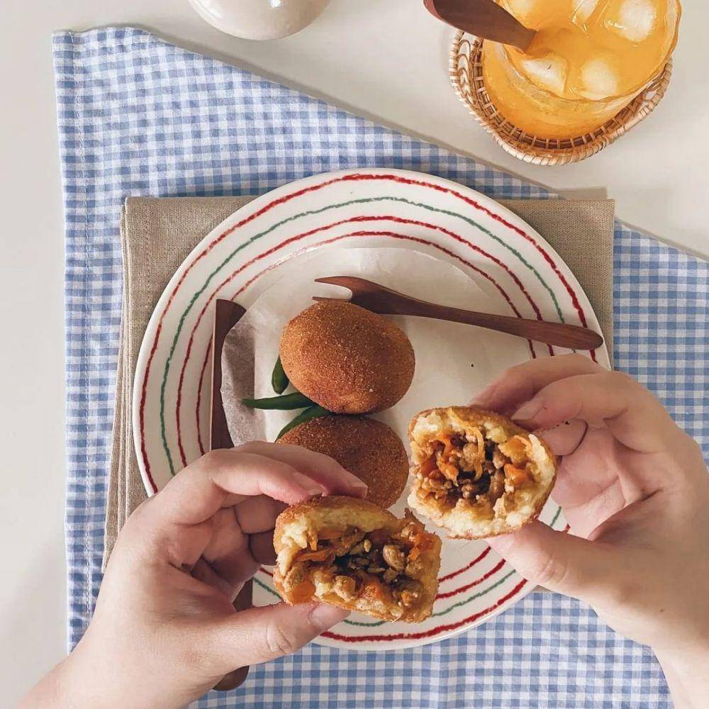 ilustrasi kroket kentang daging wortel (instagram.com/rachel_product)