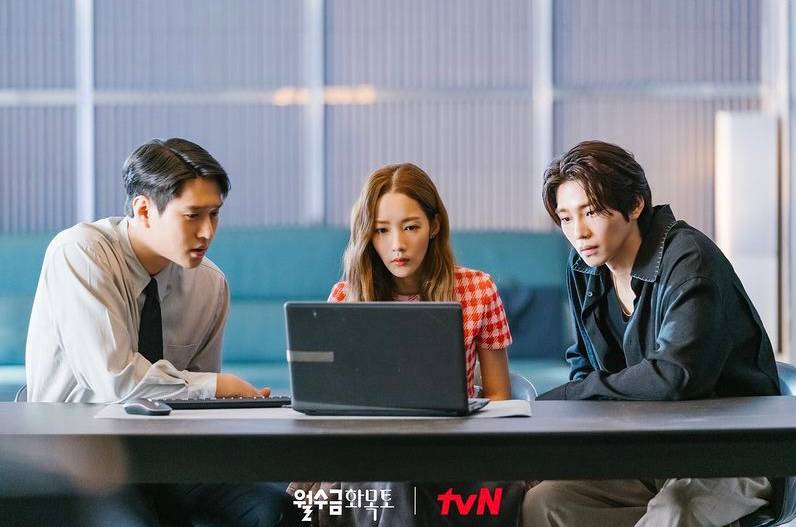 Go Kyung Pyo, Park Min Young dan Kim Jae Young di Love in Contract (instagram.com/tvn_drama)