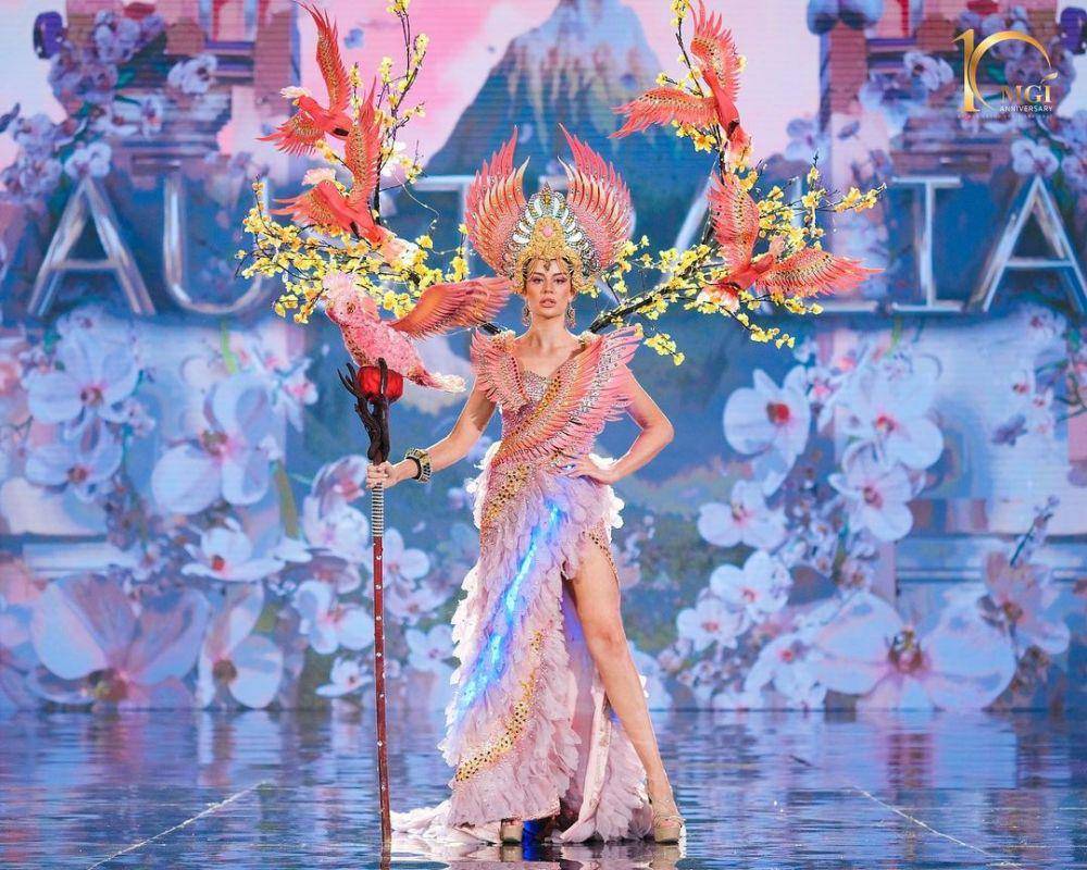 Potret Finalis Miss Grand International 2022 dalam Balutan Kostum Nasional (Facebook.com/Miss Grand International)