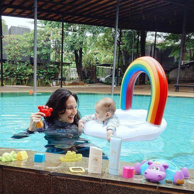 potret Nadine Chandrawinata dan sang anak (instagram.com/nadinelist)
