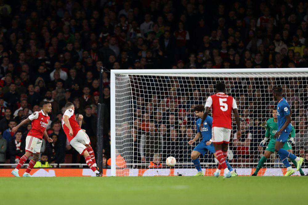 Granit Xhaka mencetak gol ke gawang PSV Eindhoven di UEL 2022/2023. (twitter.com/EuropaLeague)