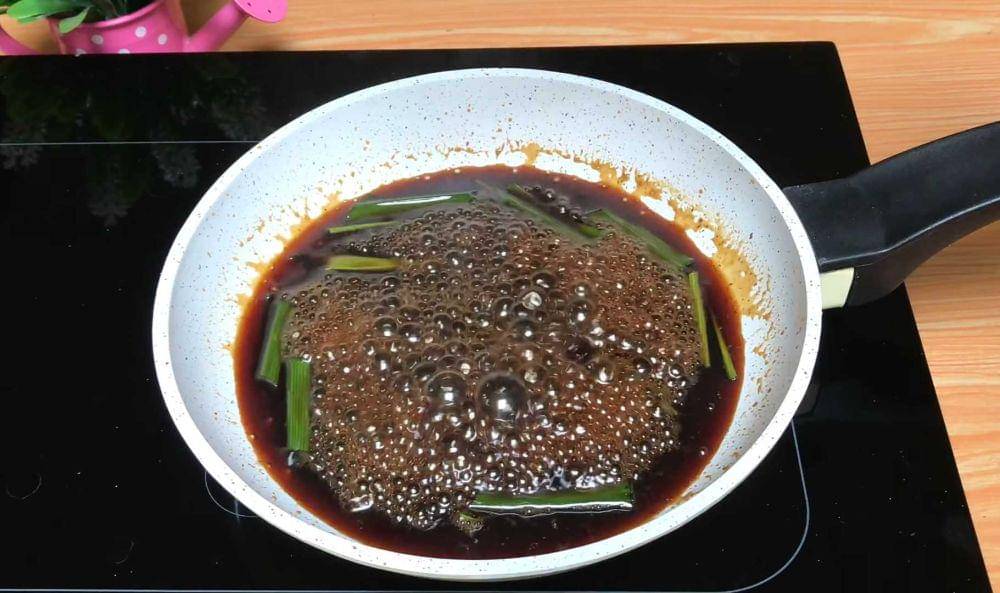 ilustrasi membuat saus gula merah (YouTube.com/HOBI MASAK)
