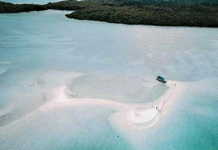 Pasir Belitung (instagram.com/indonesiatraveler_official)