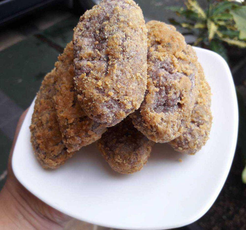 gemblong ketan hitam (instagram.com/tepedini)