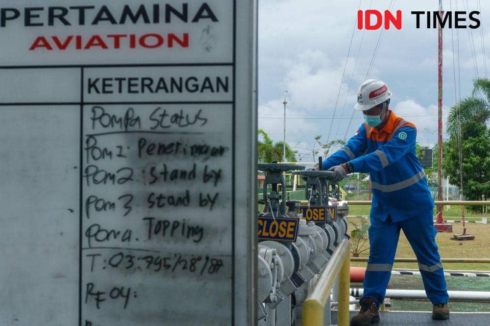 Ilustrasi petugas bekerja di DPPU Adi Soemarmo Boyolali. (IDN Times/Dhana Kencana)