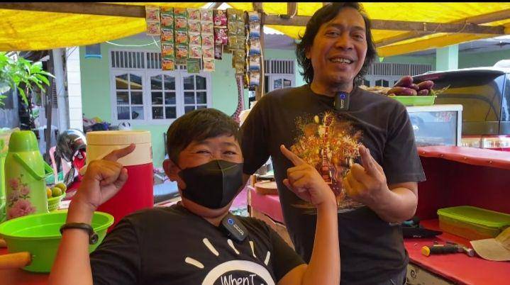 potret Adul yang kini buka usaha pecel lele (youtube.com/Komeng Info)