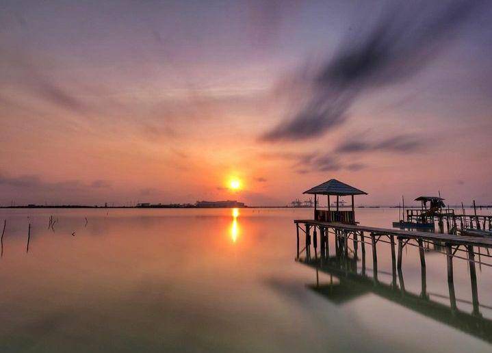 Senja di Pantai Karang Kering Gresik (Instagram/riesaramandanii)