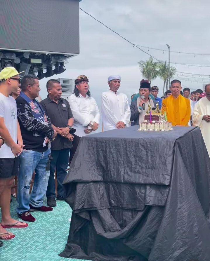 potret ultah ke-63 Hotman Paris (instagram.com/hotmanparisofficial)