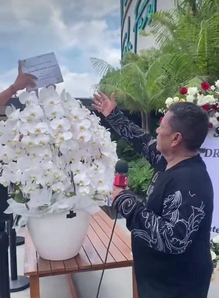 potret ultah ke-63 Hotman Paris (instagram.com/hotmanparisofficial)