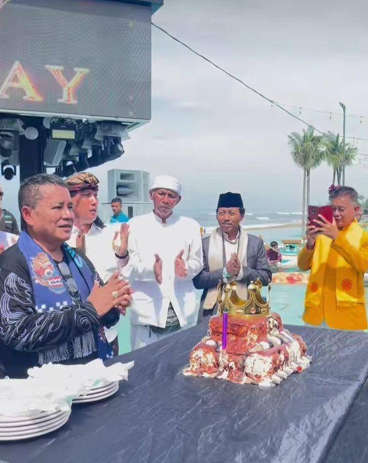 potret ultah ke-63 Hotman Paris (instagram.com/hotmanparisofficial)