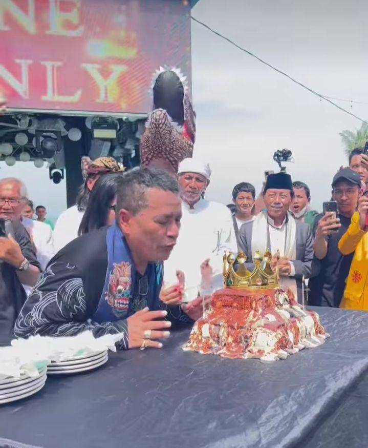 potret ultah ke-63 Hotman Paris (instagram.com/hotmanparisofficial)