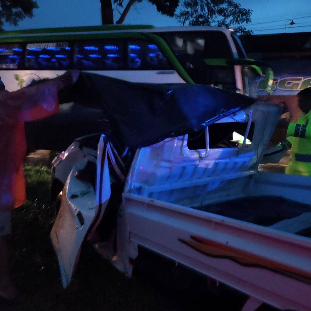 Kondisi mobil korban yang tertimpa pohon. IDN Times/ istimewa