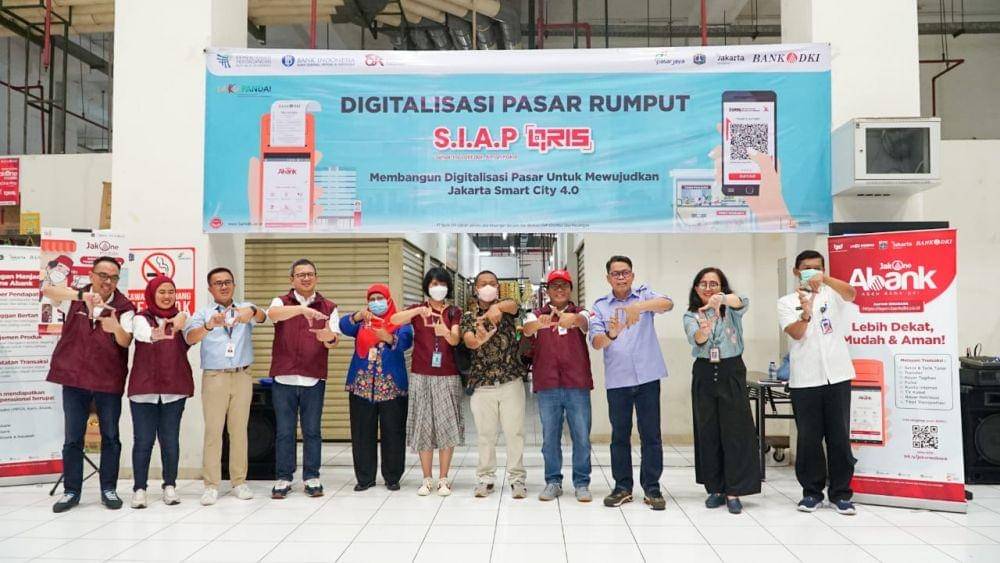 Bank DKI lakukan digitalisasi pembayaran non-tunai di Pasar Rumput, Jakarta Selatan, Jumat (21/10/2022). (dok. Istimewa)