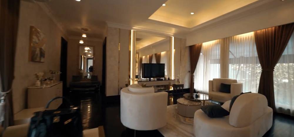 potret kantor Tasya Farasya bak rumah mewah (youtube.com/TheHermansyahA6world)