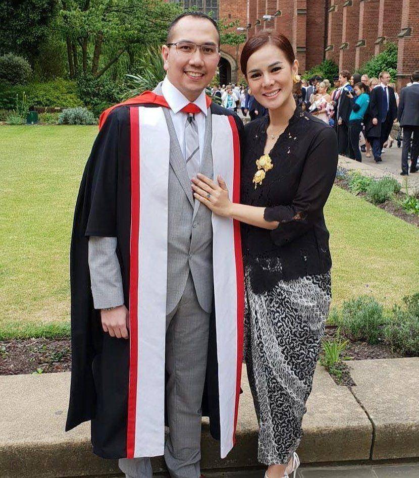 OOTD couple ala Astrid Tiar dan suami (instagram.com/astridtiar127)