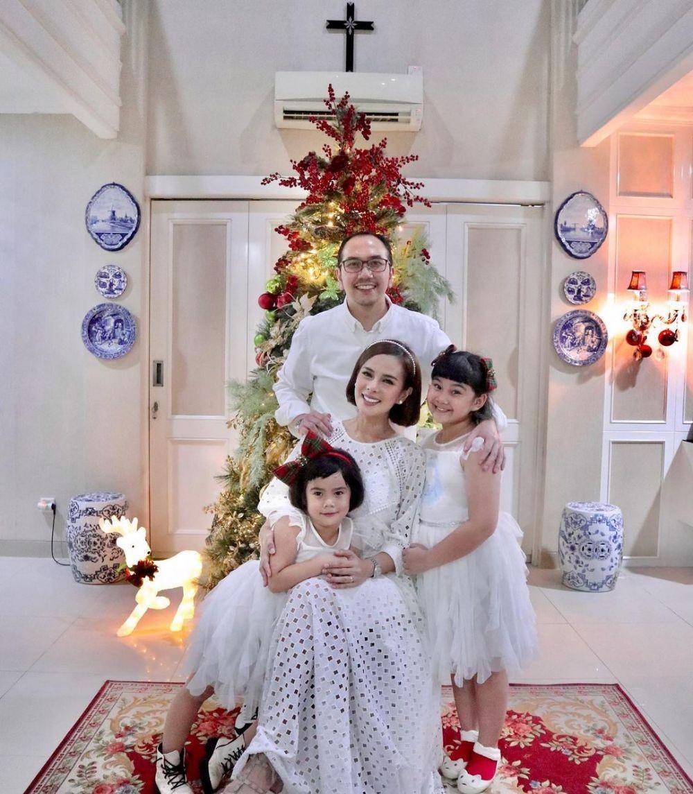 OOTD couple ala Astrid Tiar dan suami (instagram.com/astridtiar127)