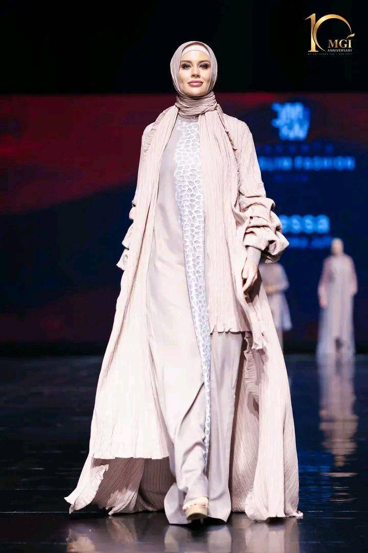 Potret Penampilan Finalis Miss Grand International 2022 di Jakarta Muslim Fashion Week (Facebook.com/Miss Grand International)