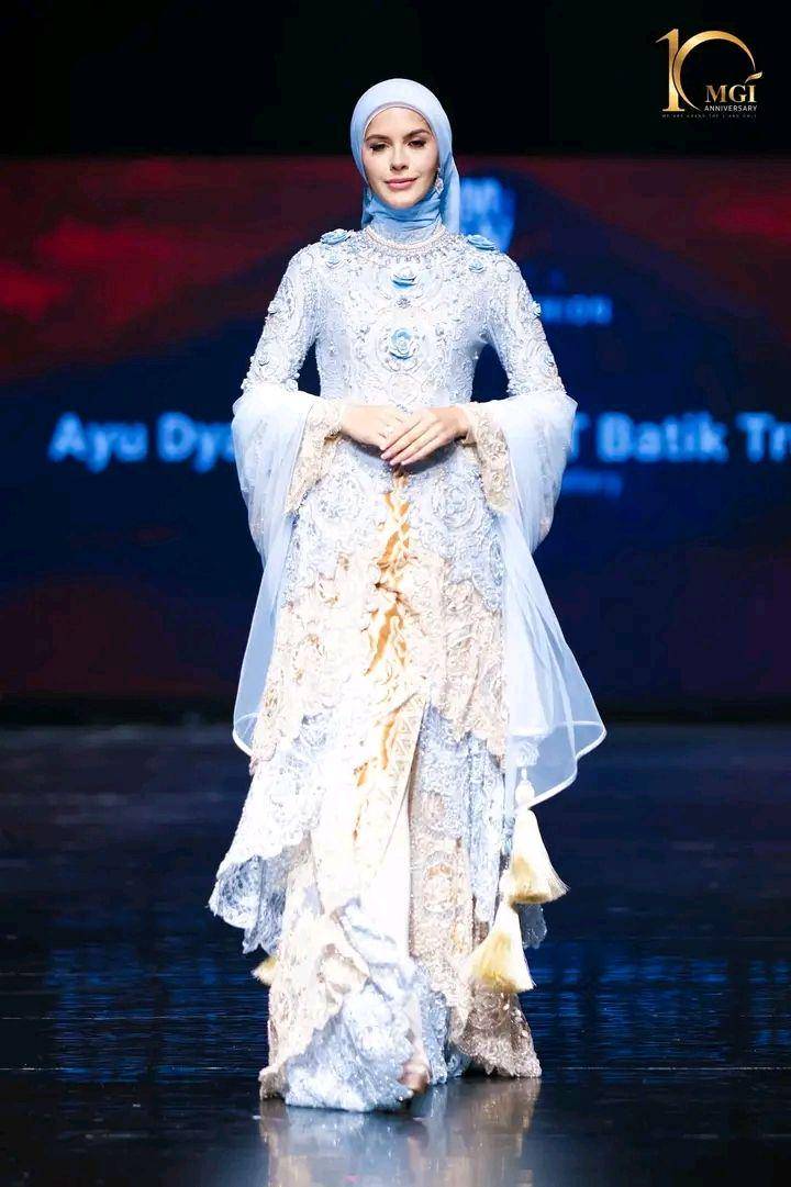 Potret Penampilan Finalis Miss Grand International 2022 di Jakarta Muslim Fashion Week (Facebook.com/Miss Grand International)