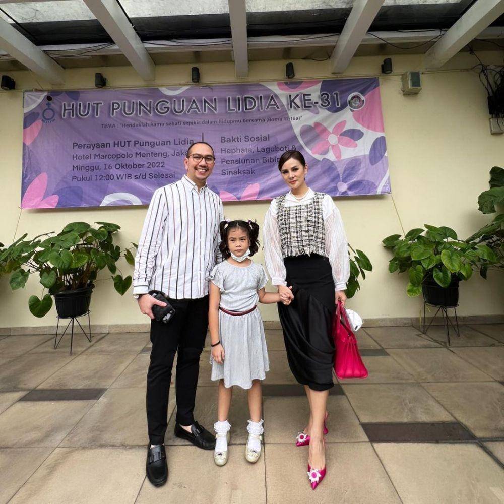 OOTD couple ala Astrid Tiar dan suami (instagram.com/astridtiar127)