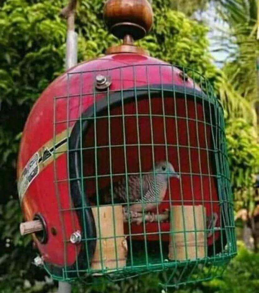 pengendara siasati helm rusak (instagram.com/unconditionaldesign)