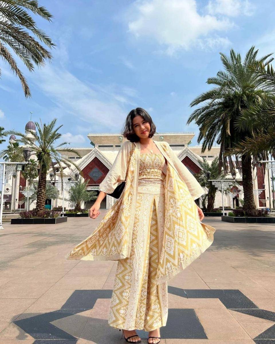 OOTD Shenina Cinnamon (instagram.com/sheninacinnamon)