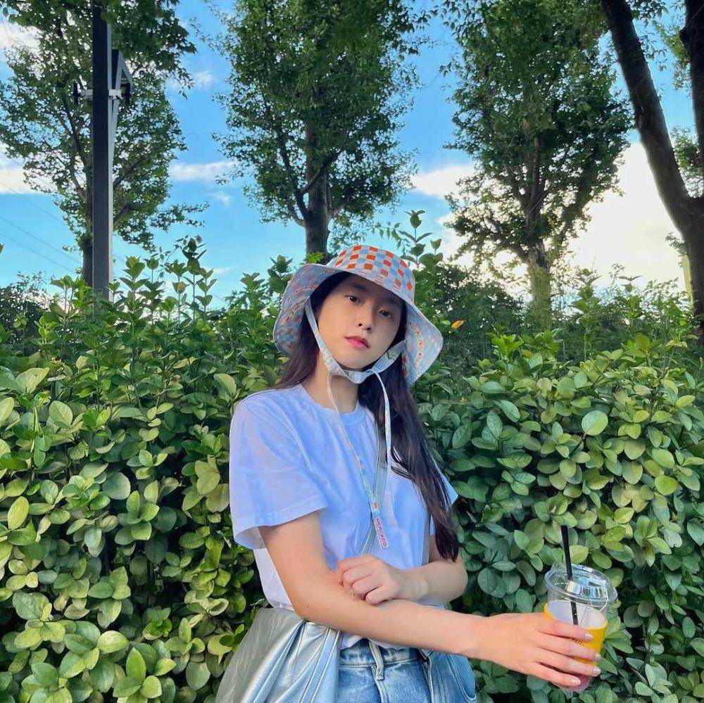 Seolhyun (instagram.com/s2seolhyuns2)
